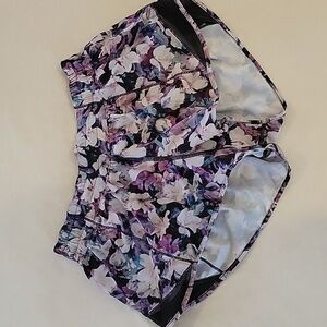Lululemon Hotty Hot Short I2.5" Floral purple Size: 8 tennis run yoga